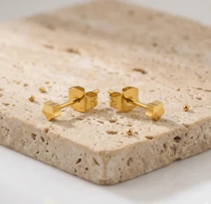Rhea lightweight star-shaped anti-tarnish steel stud earrings for everyday wear